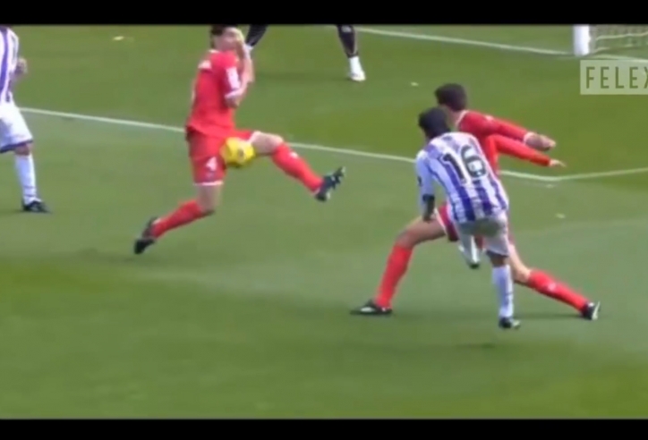 VIDEO: Những pha bóng đau đớn của các cầu thủ khi bị đá trúng 'chỗ hiểm'