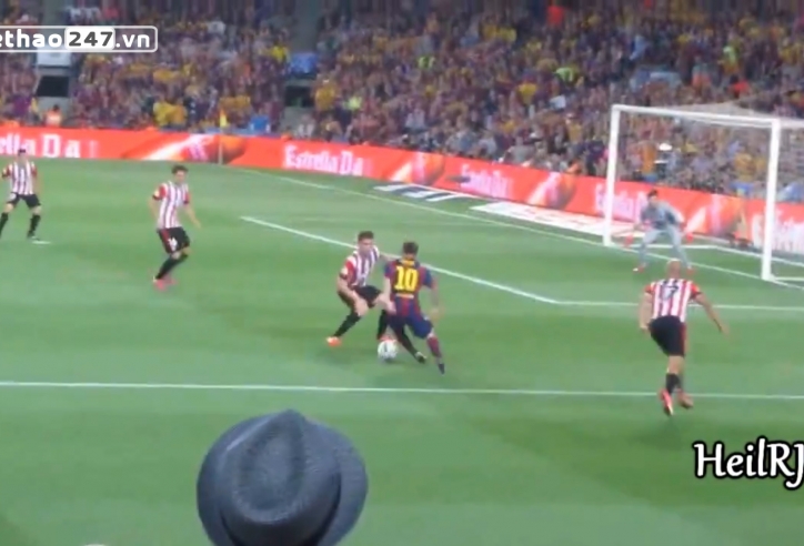 VIDEO: Tổng hợp những pha đi bóng 'như chỗ không người' của Messi