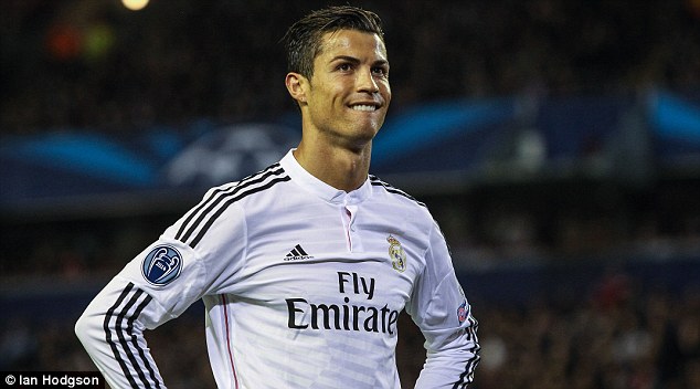 VIDEO: Pha xử lý siêu kỹ thuật của Ronaldo trước các cầu thủ AC Milan