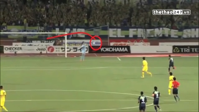 VIDEO: Pha đỡ bóng thảm họa của thủ môn tại J-League