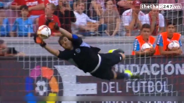 VIDEO: Pha bắt dính bóng khó tin của Iker Casillas trước cú sút 11m cực mạnh