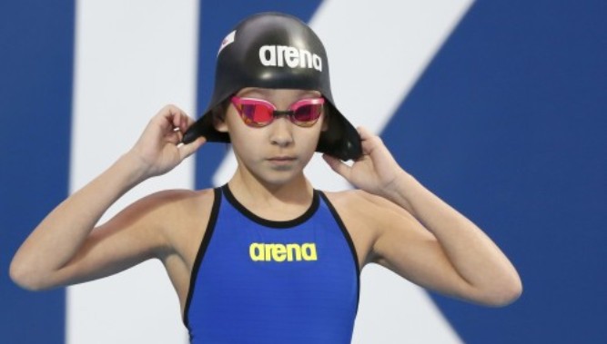 VIDEO: Cô bé 10 tuổi làm dậy sóng Giải vô địch bơi thế giới