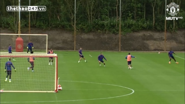 VIDEO: Buổi tập cuối cùng của MU trước trận khai màn Premier League 2015/16