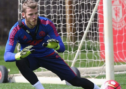 HLV Van Gaal 'trảm' De Gea trận gặp Tottenham