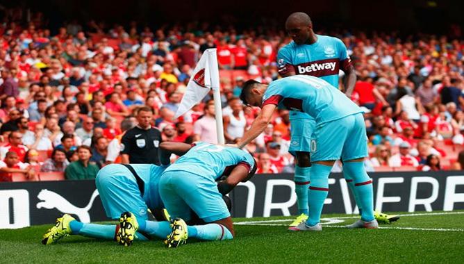 Video bàn thắng: Arsenal 0-2 West Ham (Vòng 1 NHA 2015/2016)