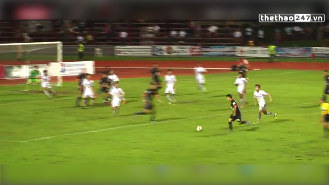 VIDEO: Pha ghi bàn với quỹ đạo không tưởng của cầu thủ Thái Lan