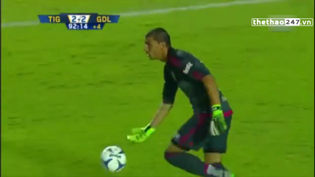 VIDEO: Tình huống thủ môn đi bóng tới gần giữa sân và kiến tạo tuyệt đẹp ở Mexico