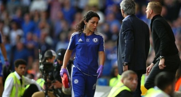 VIDEO: HLV Mourinho đã chửi đội ngũ y tế của Chelsea thậm tệ như thế nào