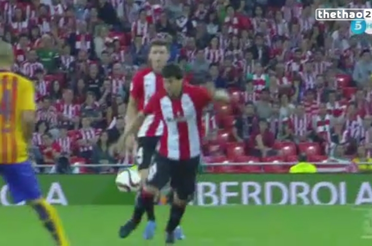 VIDEO: Siêu phẩm từ giữa sân của sao Athletic Bilbao vào lưới Barca