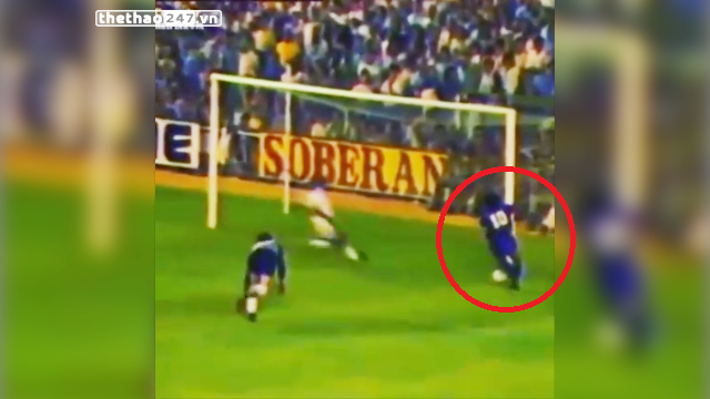 VIDEO: Pha ghi bàn trêu ngươi hàng thủ đối phương của Maradona