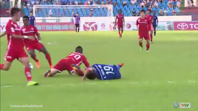 VIDEO: Những hình ảnh làm xấu mặt V-League ở trận Quảng Ninh - Hải Phòng