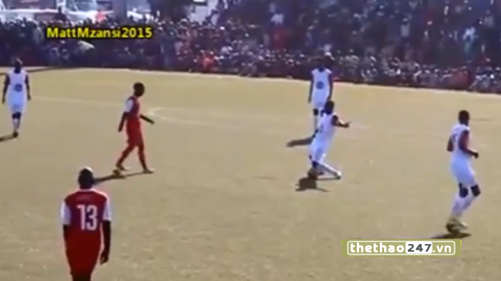 VIDEO: Những pha bóng đầy kỹ thuật và hài hước trong 1 trận đấu ở châu Phi