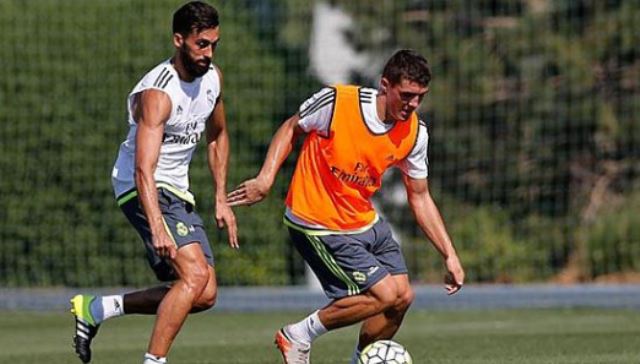 VIDEO: Buổi tập đầu tiên của tân binh Kovacic tại Real Madrid