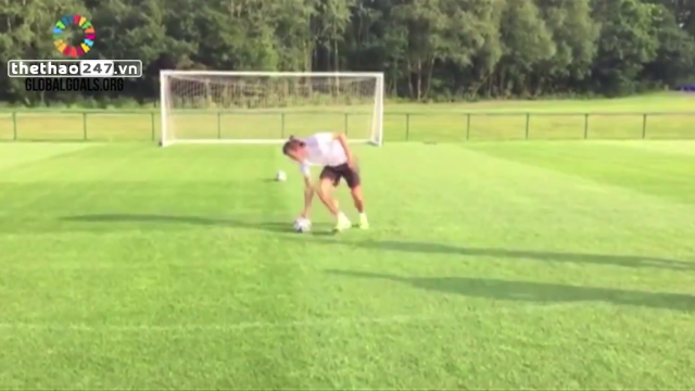 VIDEO: Chiêm ngưỡng kỹ thuật sút pen kiểu xoay compa siêu hài của Gareth Bale