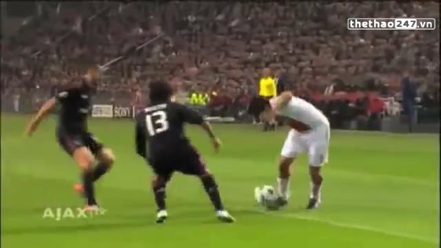 VIDEO: Pha xỏ háng ấn tượng của Luis Suarez với siêu hậu vệ Alexandro Nesta