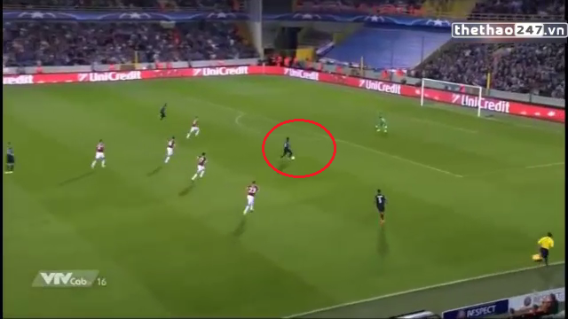 VIDEO: Chân sút Club Brugge phải trả giá đắt vì mạo hiểm với thủ thành Romero