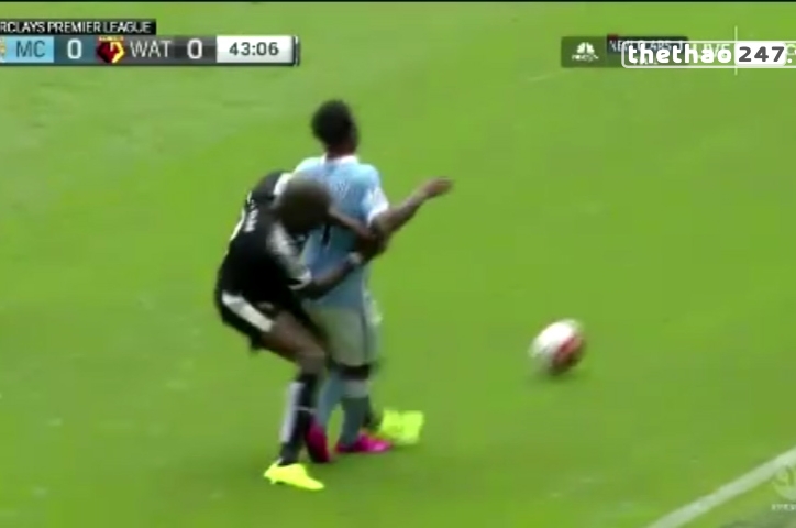 VIDEO: Pha phạm lỗi nguy hiểm của cầu thủ Watford với Sterling