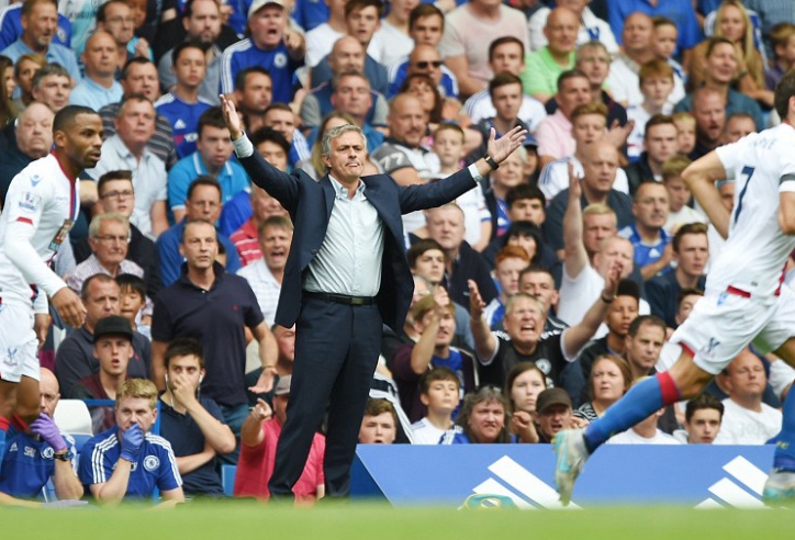 Chelsea thua trận, Mourinho không còn nói 'cứng'