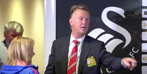 Fan M.U tức giận đòi sa thải Van Gaal