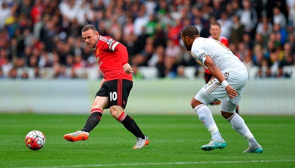 VIDEO: 2 pha xử lý khó hiểu của Rooney khi đối mặt khung thành Swansea