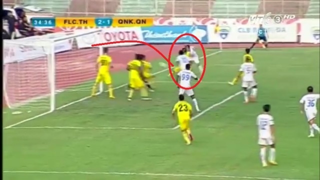 VIDEO: Pha ghi bàn ở góc sút siêu hẹp của cầu thủ Quảng Nam