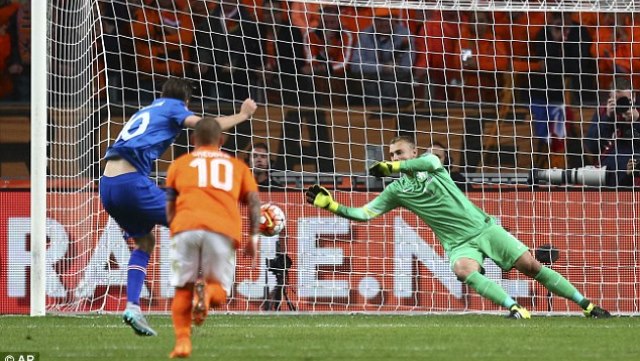 Video bàn thắng: Hà Lan 0-1 Iceland (Vòng loại Euro 2016)