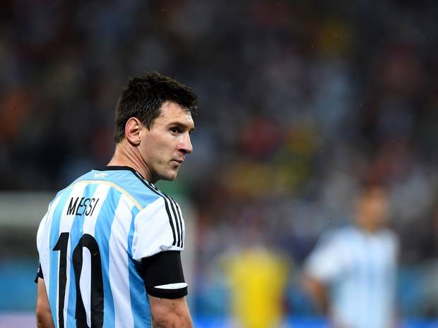 VIDEO: Cảm xúc khó tả khi được bắt tay với Messi