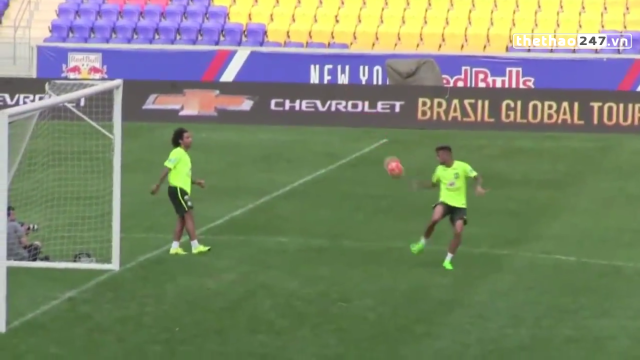 VIDEO: Màn so tài kỹ thuật mãn nhãn của Marcelo và Neymar trên sân tập