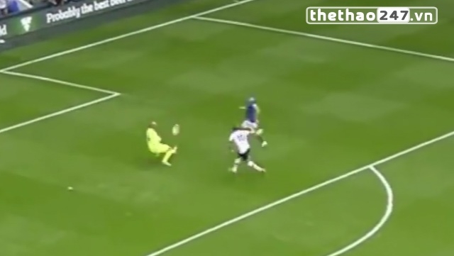 VIDEO: Pha bỏ lỡ khó tin của Harry Kane khi đối mặt thủ môn đối phương