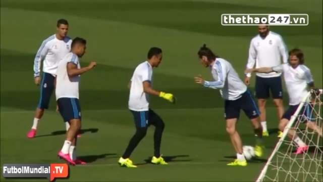 VIDEO: Thủ thành Navas bị Ronaldo và Bale xỏ mũi trong buổi tập