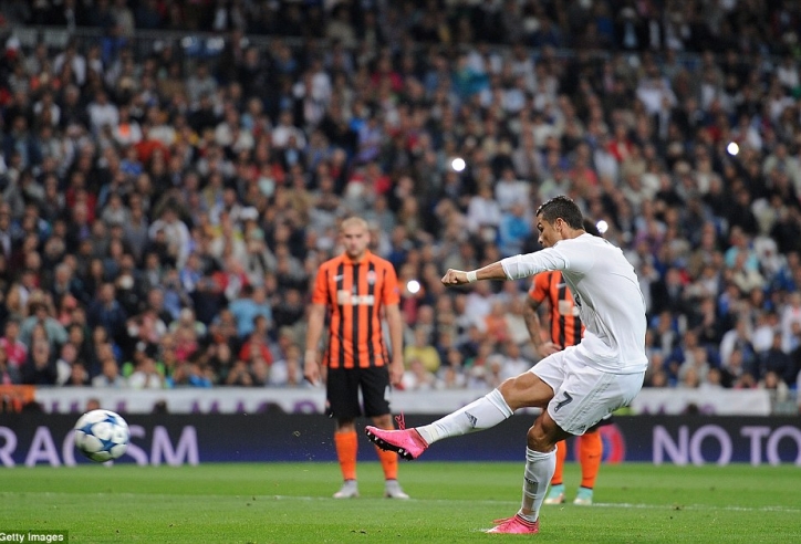 VIDEO: Cú hat-trick dễ dàng của Ronaldo vào lưới Shakhtar