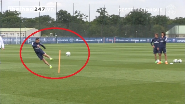 VIDEO: Pha volley ghi bàn đẹp mắt của Di Maria trên sân tập