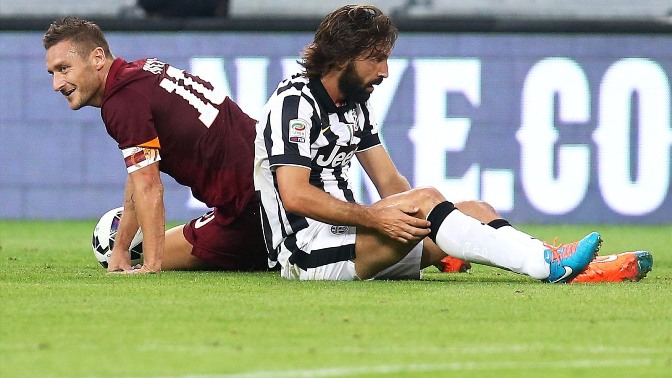 VIDEO: Điều gì xảy ra khi Pirlo và Totti va chạm?