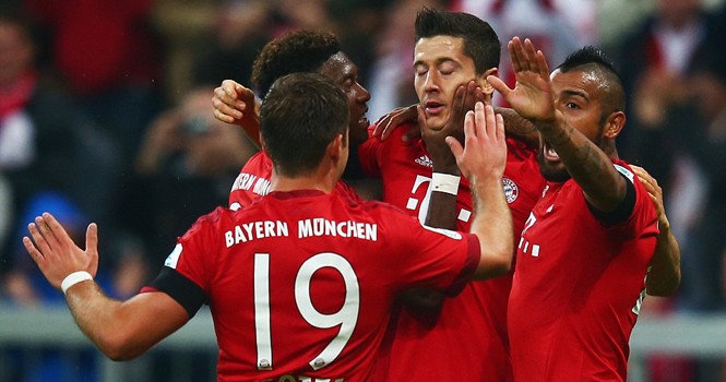 Lewandowski đi vào lịch sử trong ngày đại thắng của Bayern