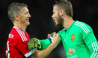 Schweinsteiger và hành động cực đẹp với De Gea