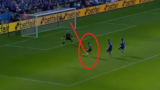 VIDEO: Bàn thắng của Walcott vào lưới Leicester