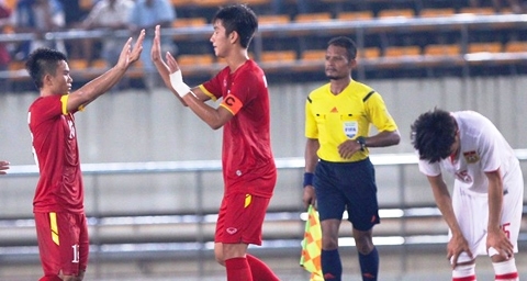 HLV Hoàng Anh Tuấn chưa hài lòng dù U19 VN thắng trận ra quân