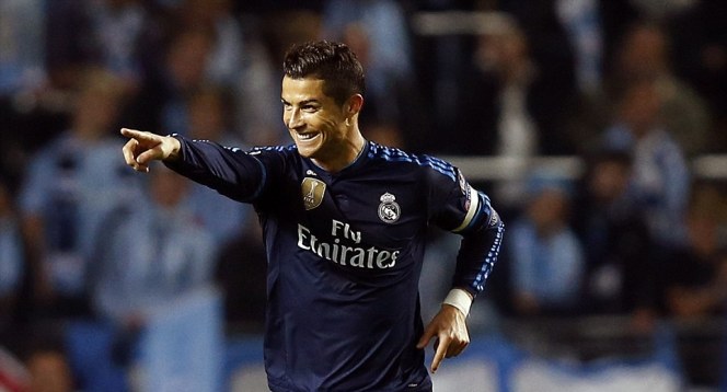 VIDEO: Tỏa sáng với cú đúp, Ronaldo chạm cột mốc ghi bàn lịch sử