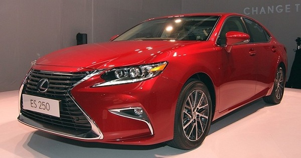 Toyota công bố giá Lexus ES250 sắp ra mắt Việt Nam
