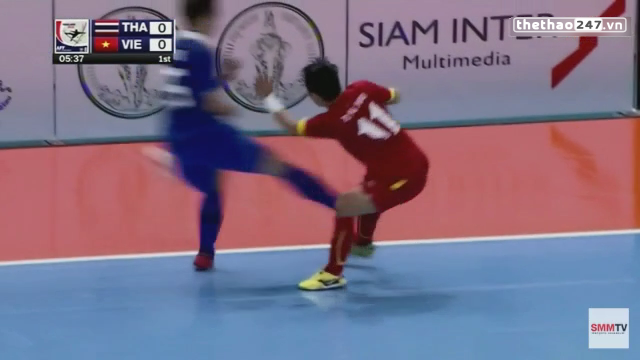 VIDEO: Pha vào bóng kinh hoàng của cầu thủ Futsal Thái Lan với Vũ Neymar