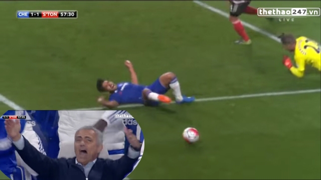 VIDEO: Phản ứng hài hước của HLV Mourinho khi Falcao ăn vạ kiếm pen