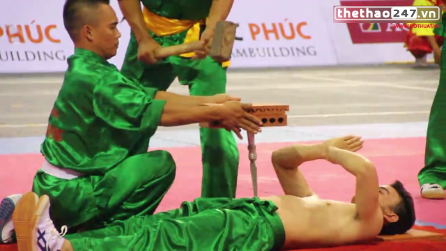 VIDEO: Màn biểu diễn khí công rùng rợn của võ thuật cổ truyền Việt Nam