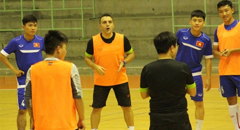 HLV Futsal Việt Nam rất tâm lý với học trò trước trận tranh HCĐ