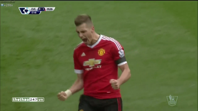 VIDEO: Bàn thắng đầu tiên của Schneiderlin cho MU ở Ngoại hạng Anh