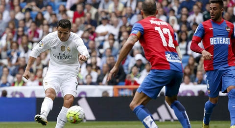 Ronaldo 'chính thức' đi vào lịch sử Real Madrid