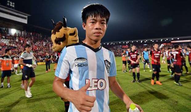 VIDEO: Cầu thủ 15 tuổi ghi bàn thắng để đời ở giải VĐQG Thái Lan