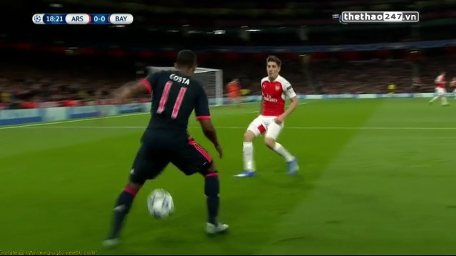 VIDEO: Pha qua người ảo diệu của Douglas Costa trước hậu vệ Arsenal