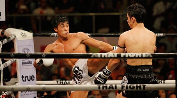 VIDEO: Nguyễn Trần Duy Nhất đả bại võ sĩ Pháp trên võ đài Thai Fight