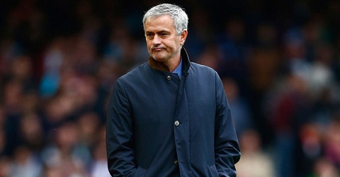 HLV Mourinho đối mặt án phạt cực nặng từ FA