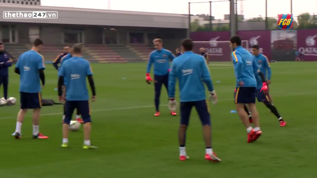 VIDEO: Hoa mắt với bài đá ma của các cầu thủ Barcelona trên sân tập